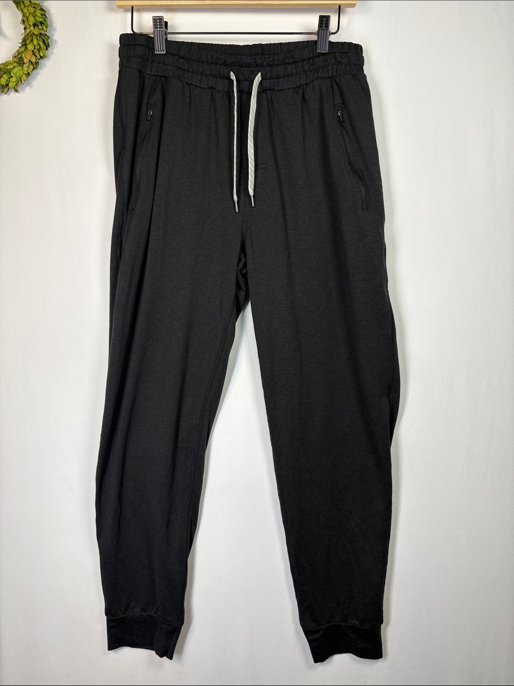 VUORI V438 Men's Ponto Performance Stretchy Black Athletic Jogger size large
